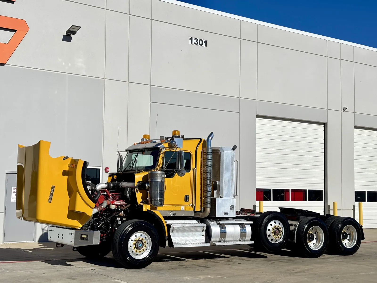 2013 Kenworth T800 - image 10