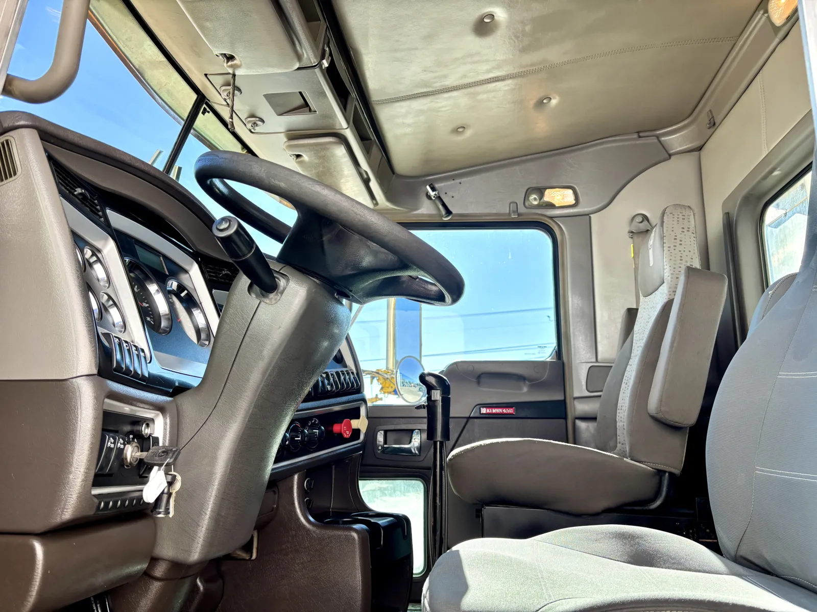 2013 Kenworth T800 - image 14