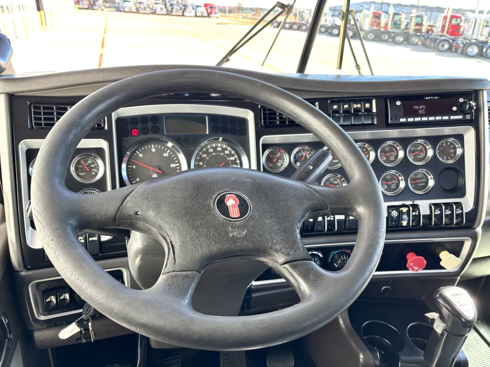 2013 Kenworth T800 - image 16