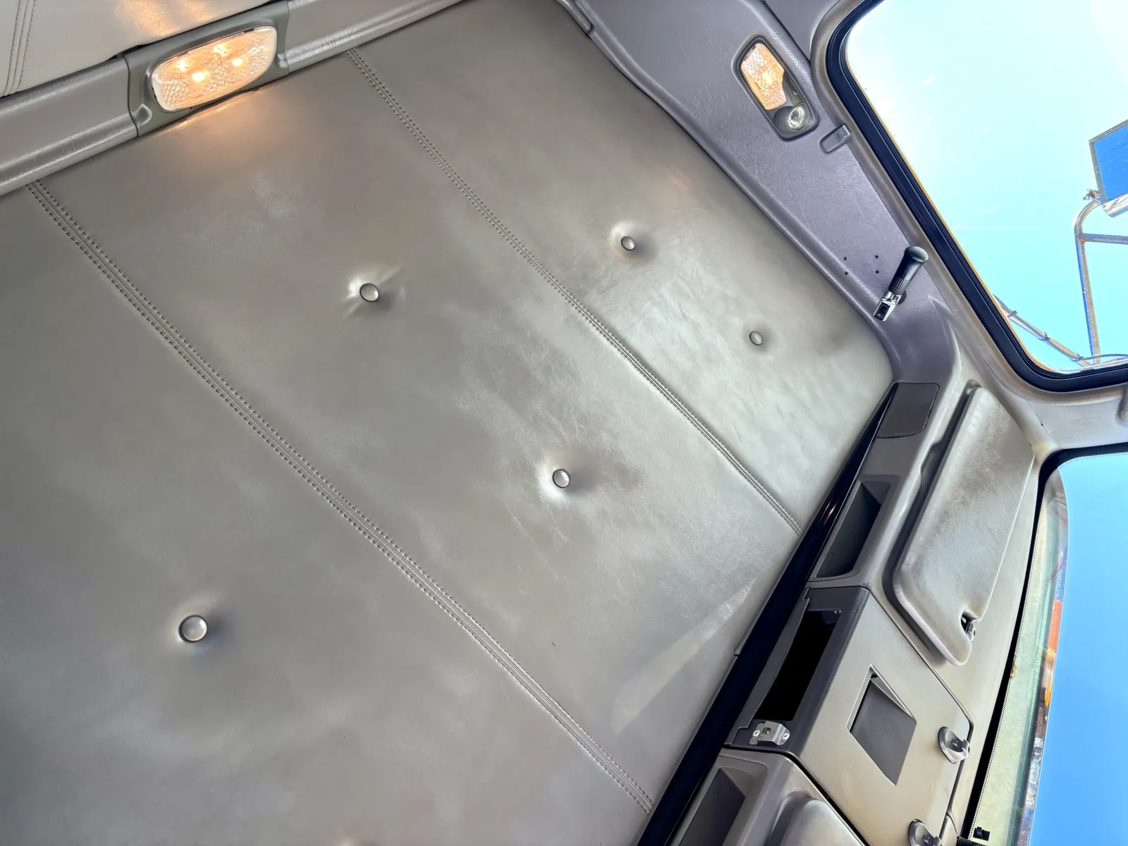 2013 Kenworth T800 - image 20