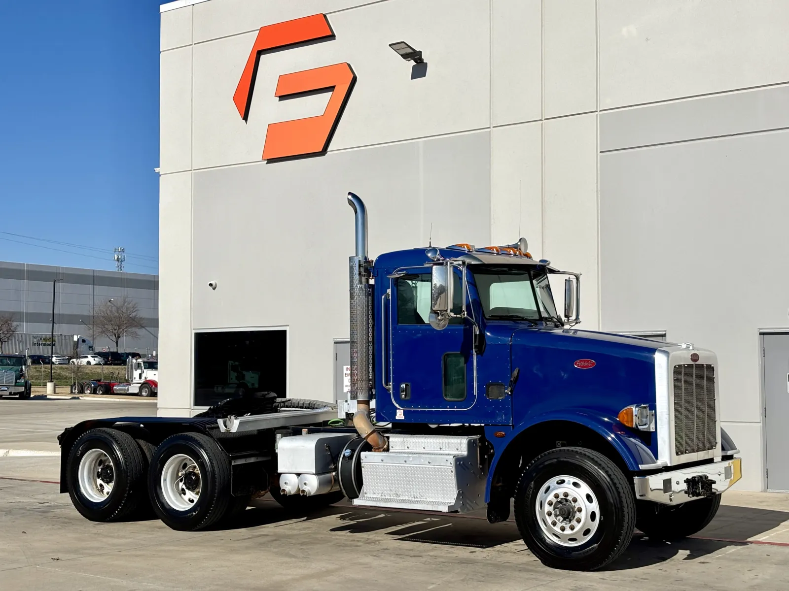 2016 Peterbilt 365 - image 1