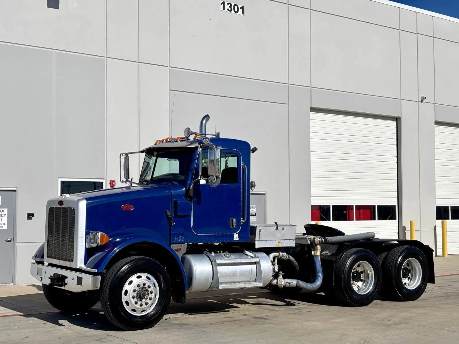 2016 Peterbilt 365 - image 2