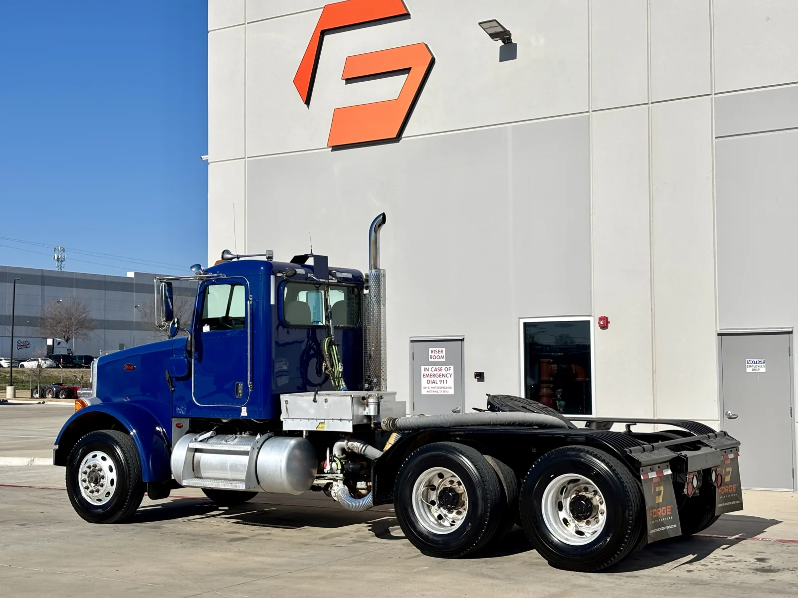 2016 Peterbilt 365 - image 6