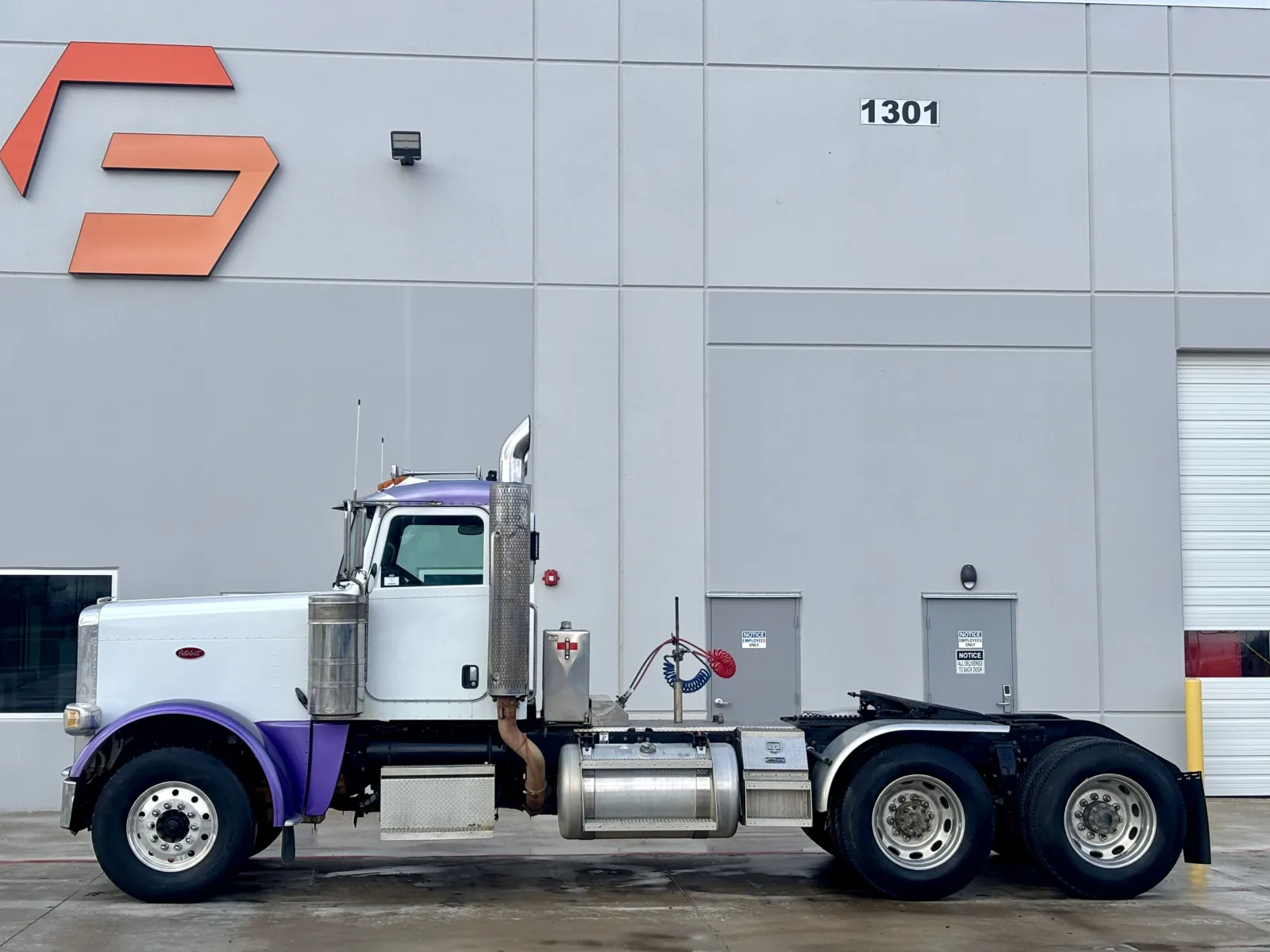 2008 Peterbilt - image 4