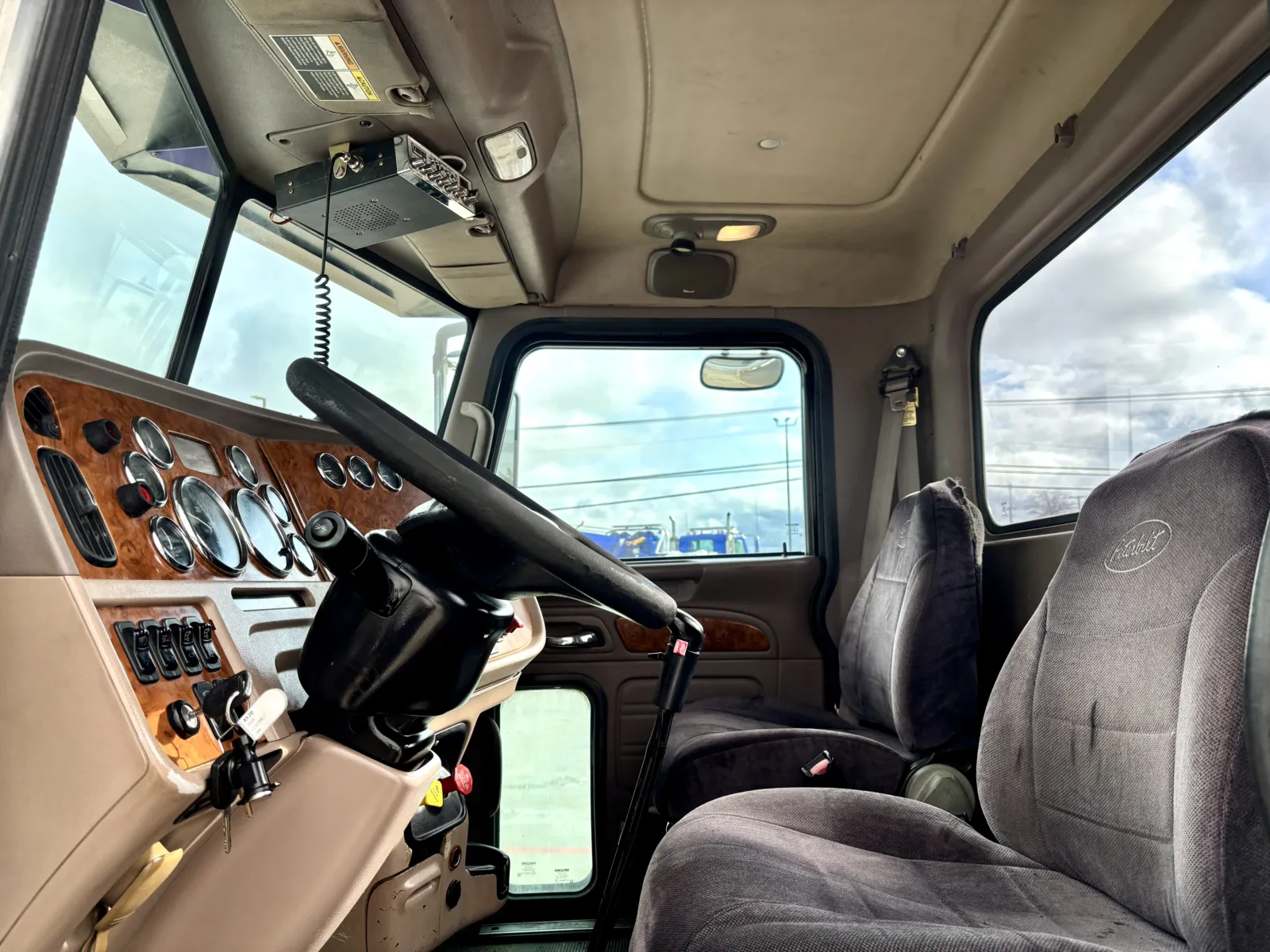 2008 Peterbilt - image 14