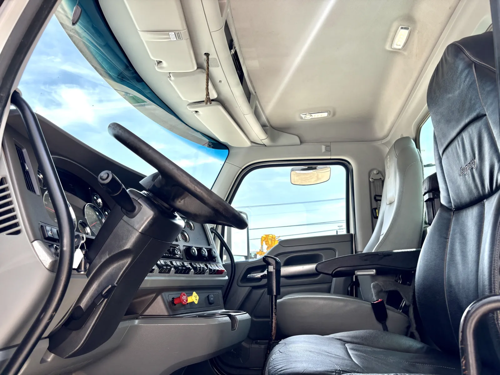 2018 Kenworth T880 - image 14