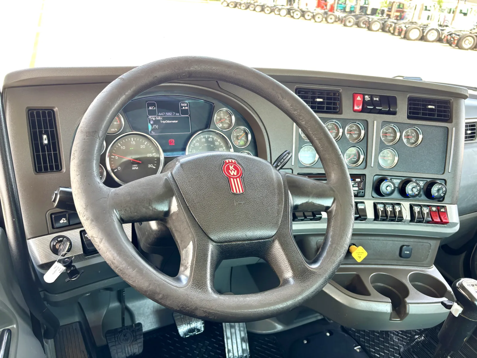 2018 Kenworth T880 - image 16