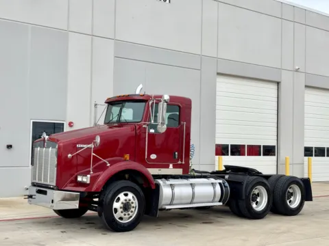 Photos of 2020 KENWORTH T800 for sale in Hutchins, TX at Forge Truck Centers - Texas