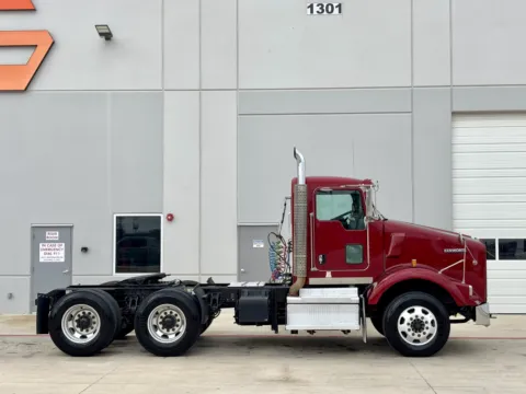 Another view of 2020 KENWORTH T800 for sale in Hutchins, TX at Forge Truck Centers - Texas