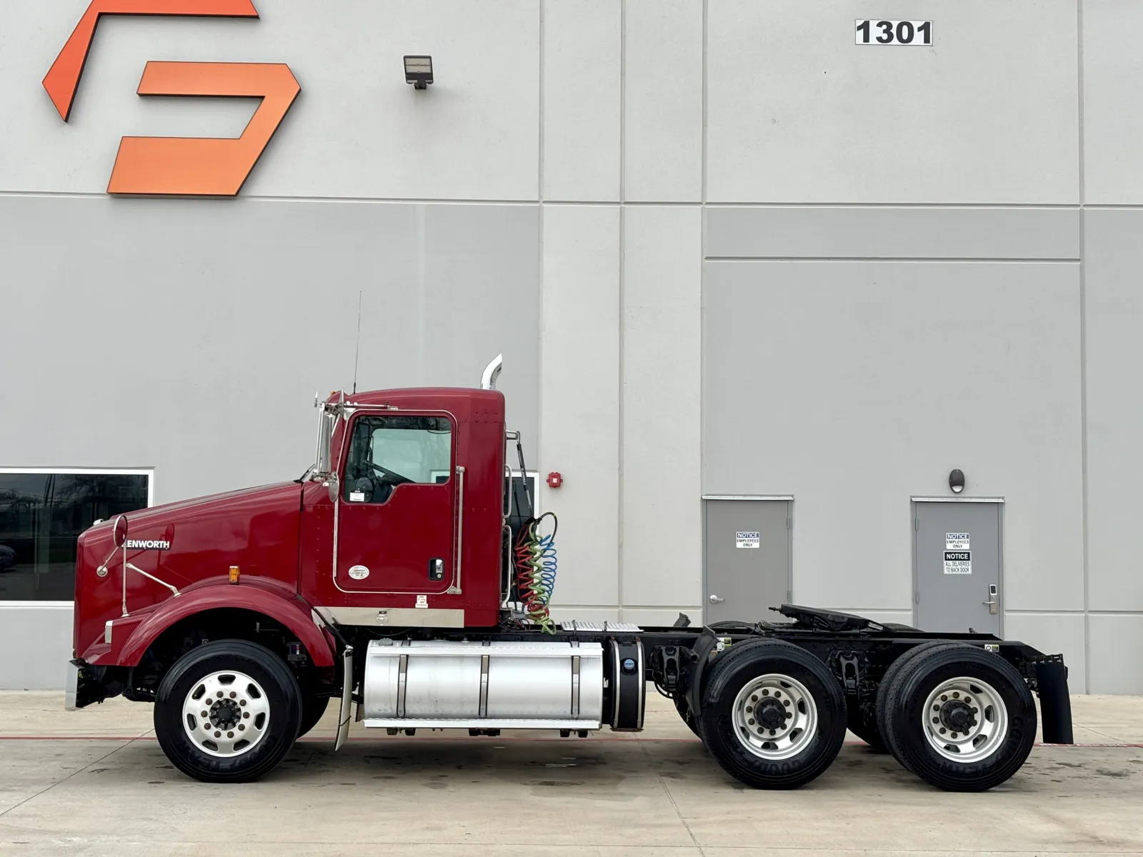 2020 Kenworth T800 - image 4