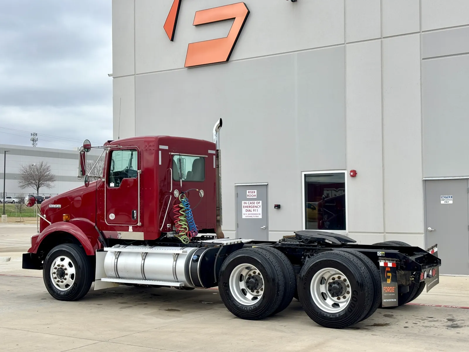 2020 Kenworth T800 - image 6