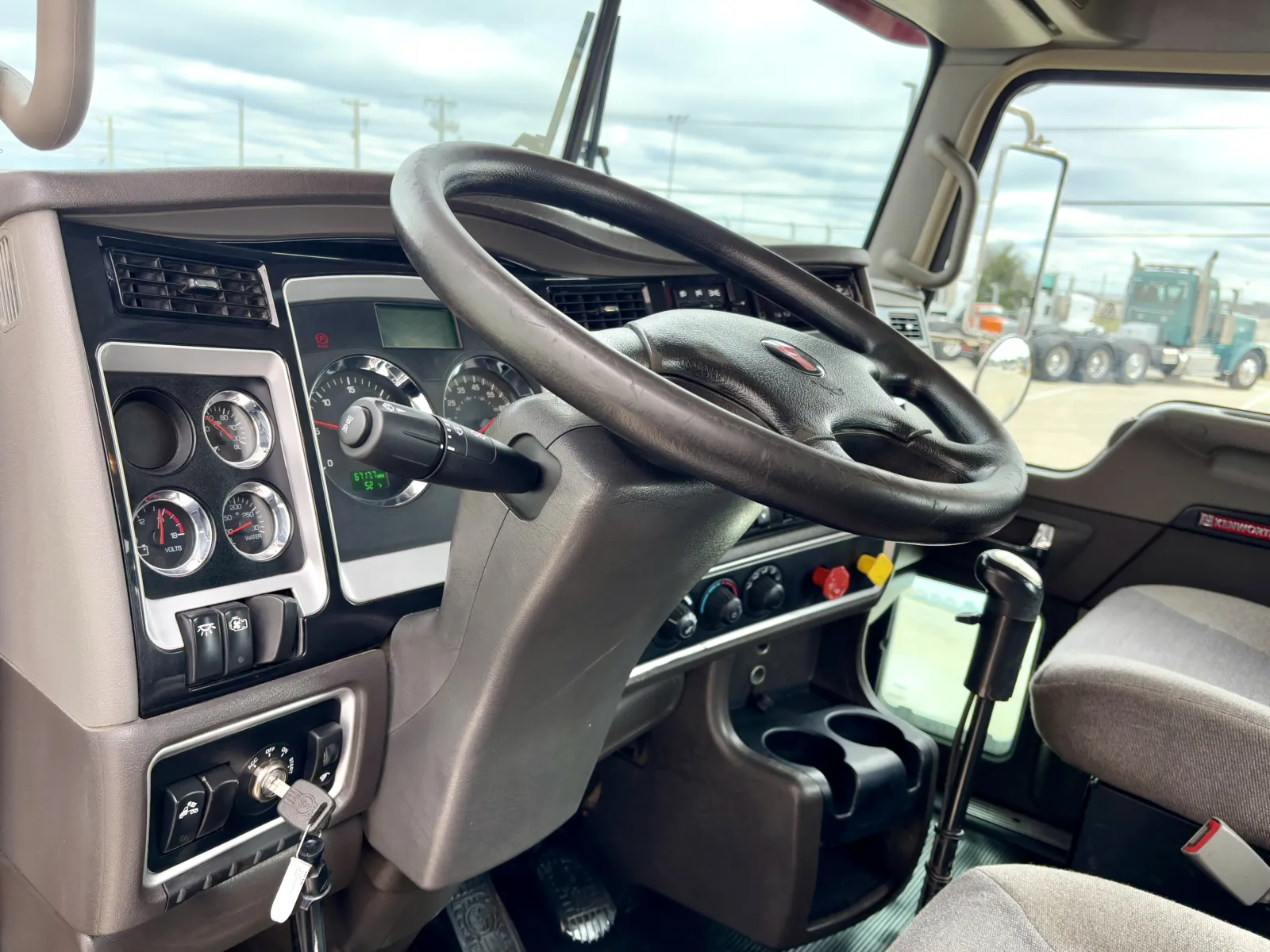 2020 Kenworth T800 - image 15