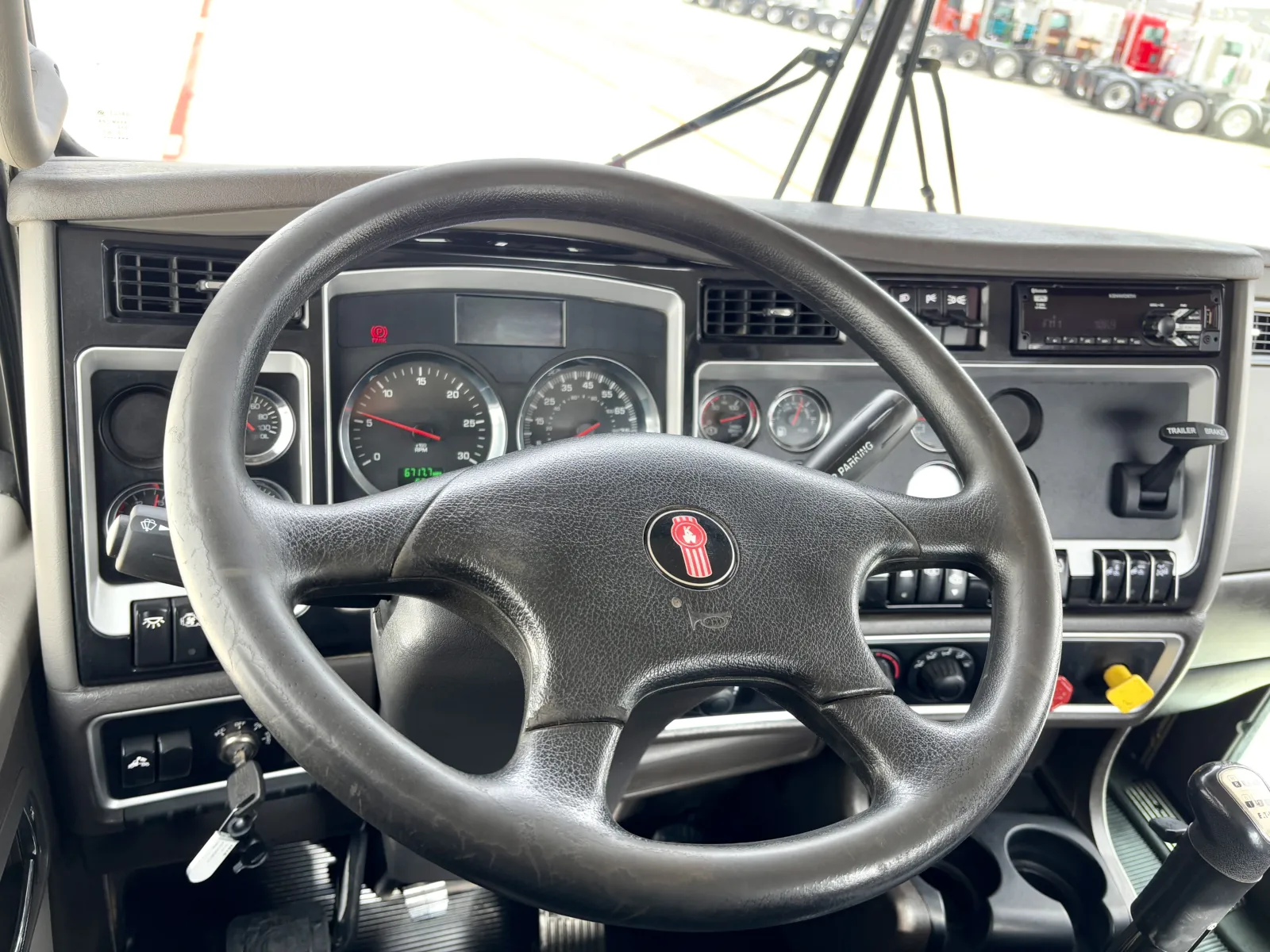 2020 Kenworth T800 - image 16