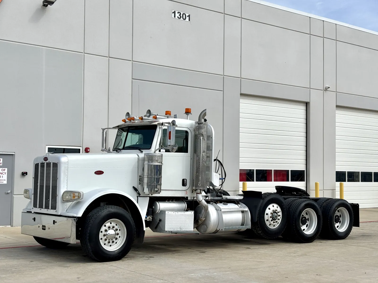 2008 Peterbilt - image 2