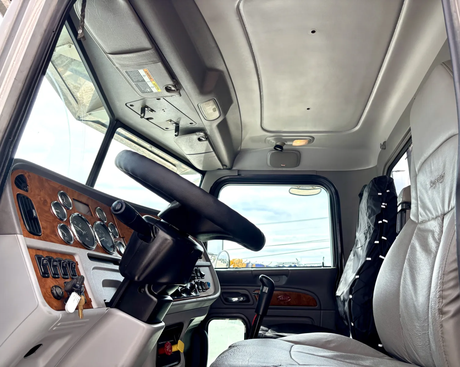 2008 Peterbilt - image 14