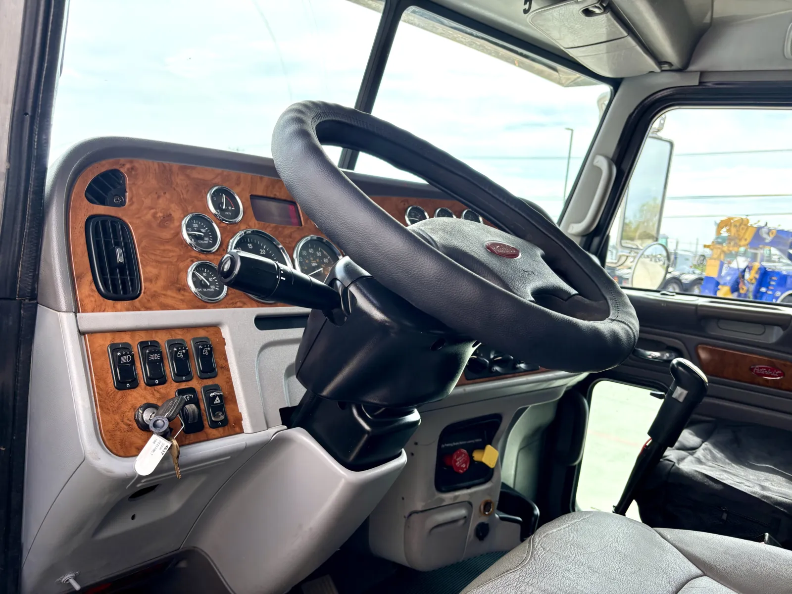 2008 Peterbilt - image 15