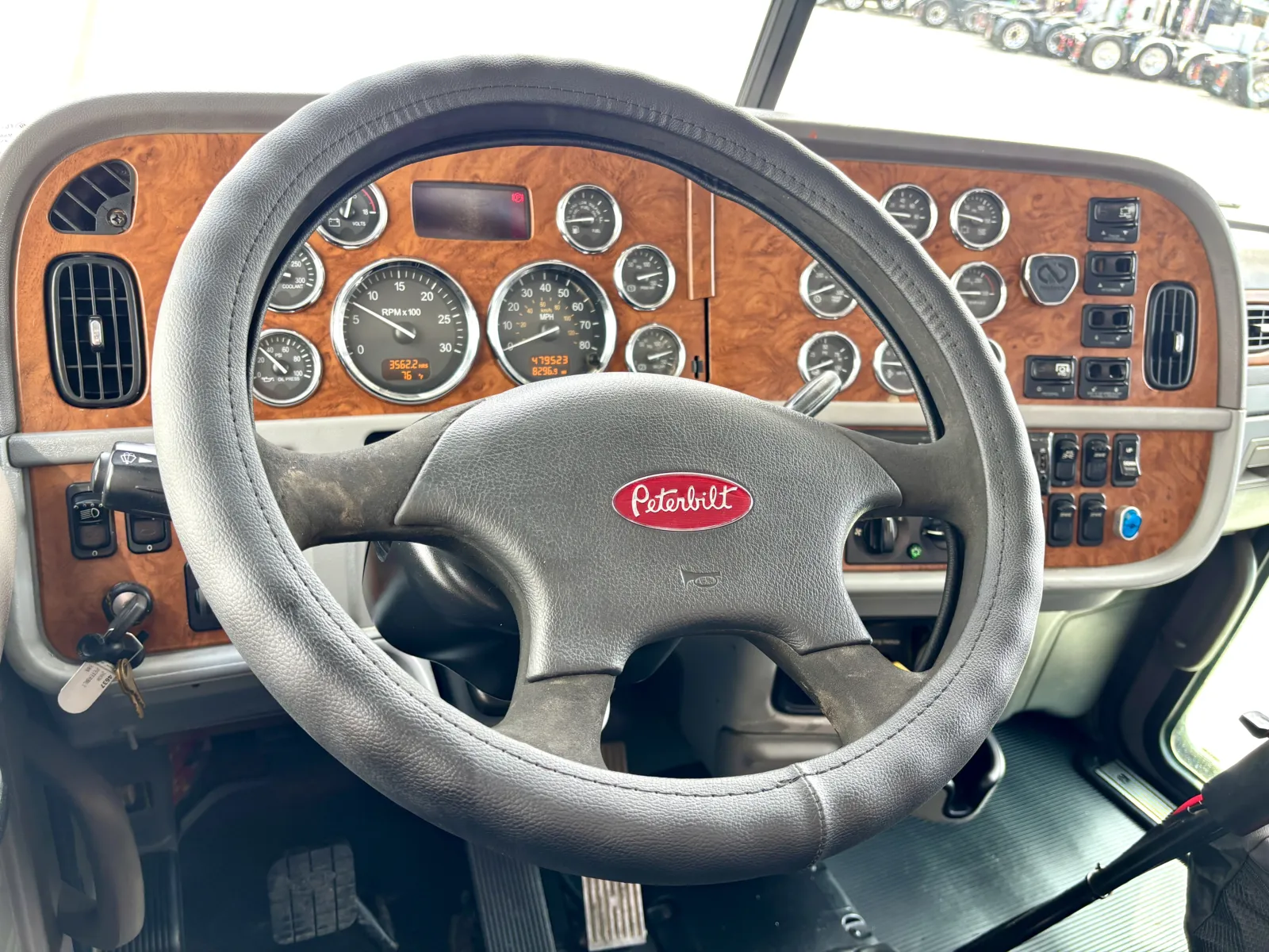 2008 Peterbilt - image 16