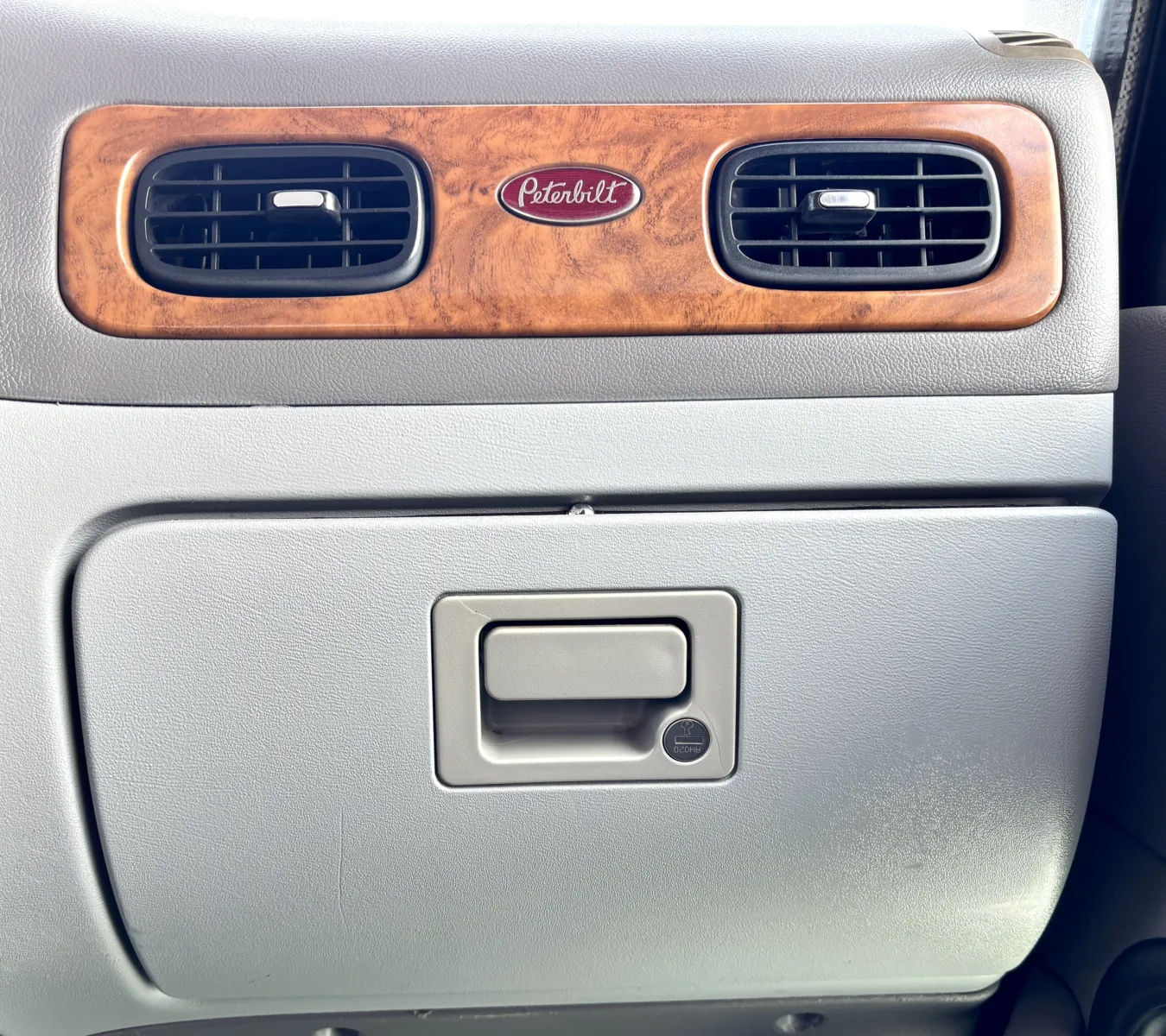 2008 Peterbilt - image 19