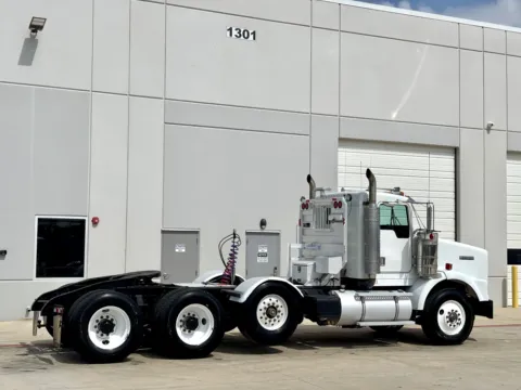 More photos of 2001 KENWORTH T800 at Forge Truck Centers - Texas, TX