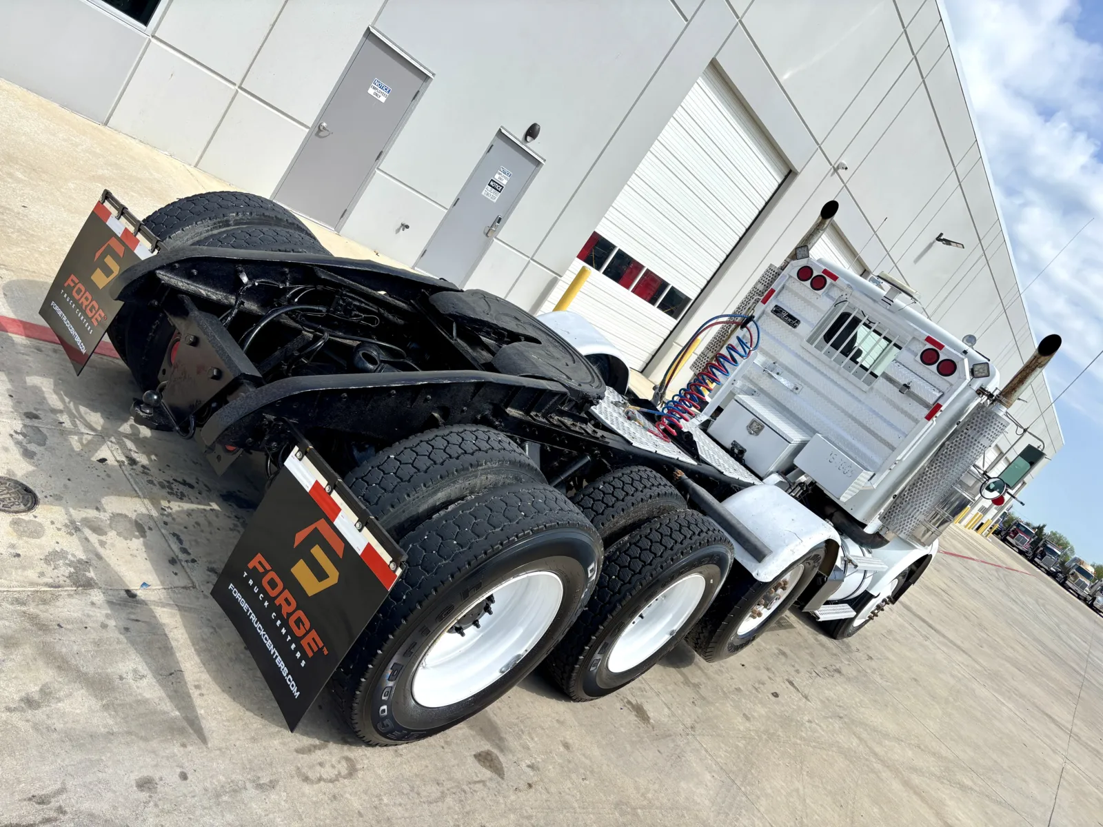 2001 Kenworth T800 - image 11