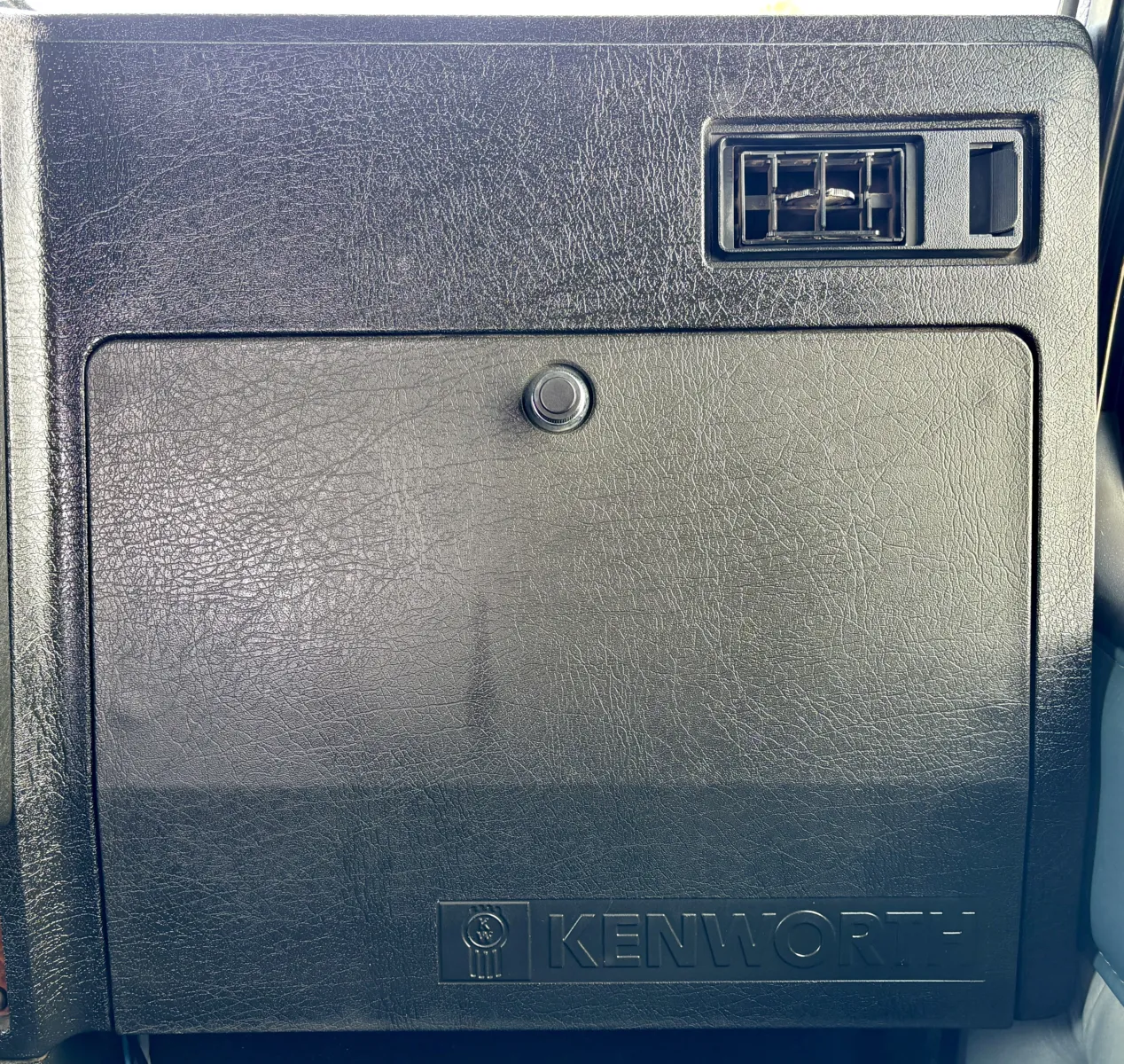 2001 Kenworth T800 - image 19