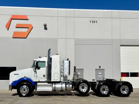 More photos of 2013 KENWORTH T800 at Forge Truck Centers - Texas, TX