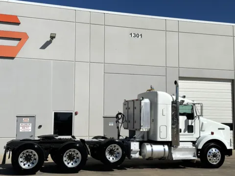 More photos of 2013 KENWORTH T800 at Forge Truck Centers - Texas, TX
