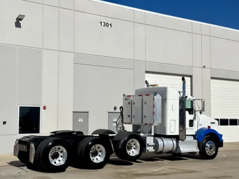 More photos of 2013 KENWORTH T800 at Forge Truck Centers - Texas, TX