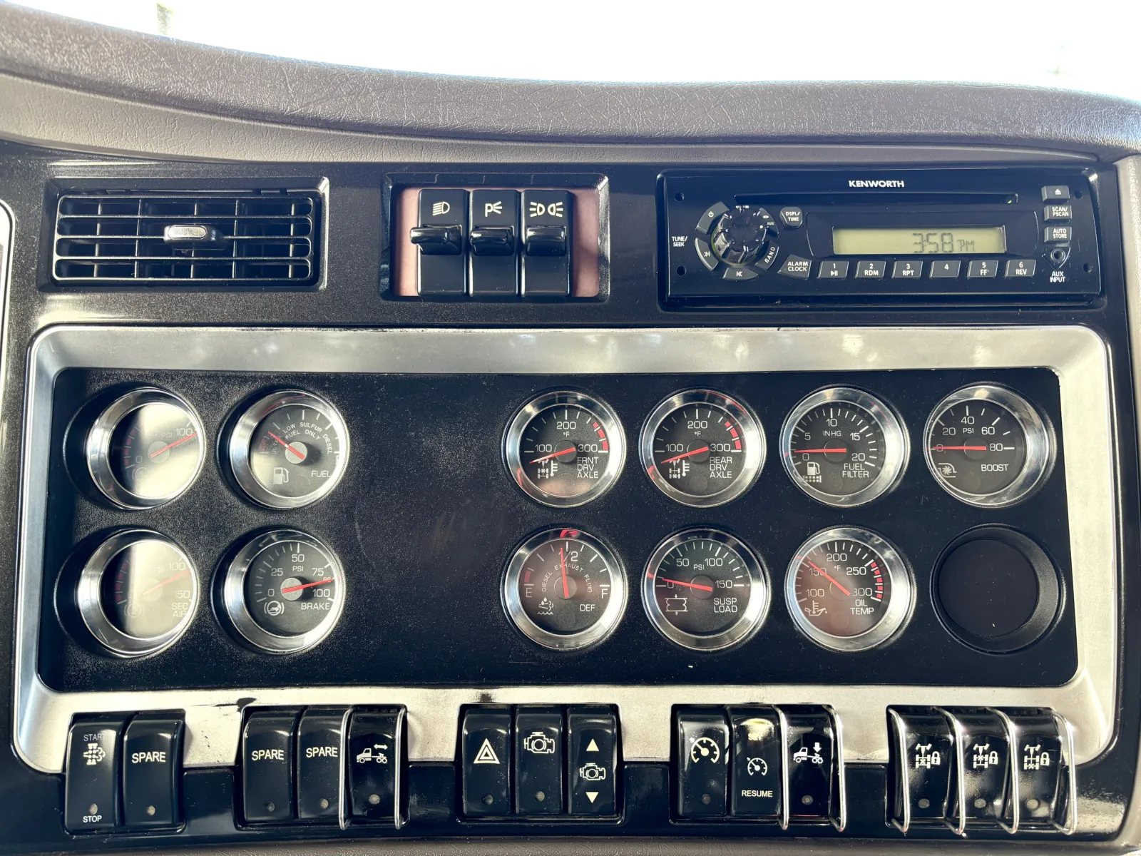 2013 Kenworth T800 - image 18