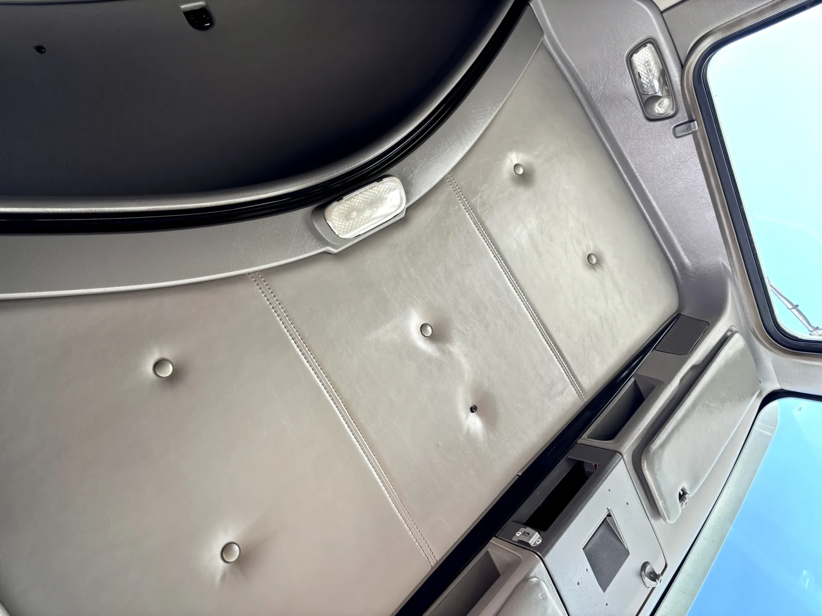 2013 Kenworth T800 - image 21