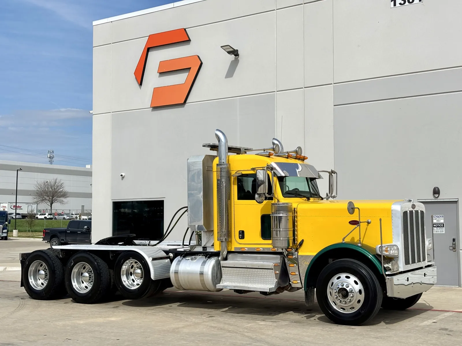 2022 Peterbilt 389 - image 1