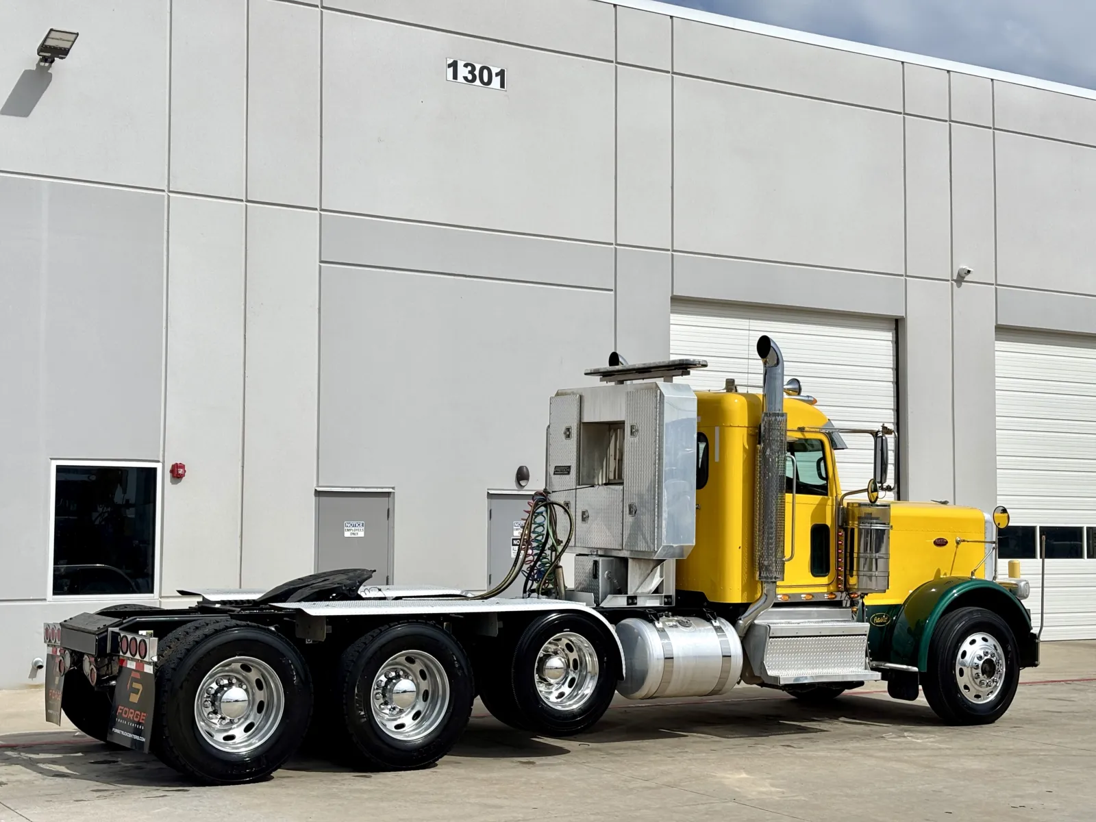 2022 Peterbilt 389 - image 5