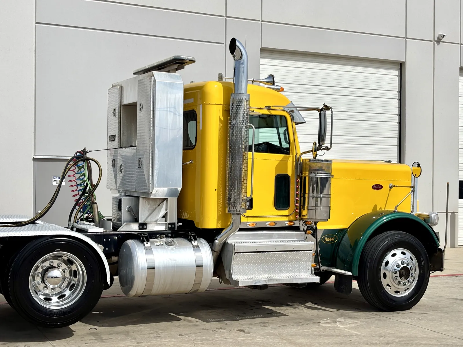 2022 Peterbilt 389 - image 7