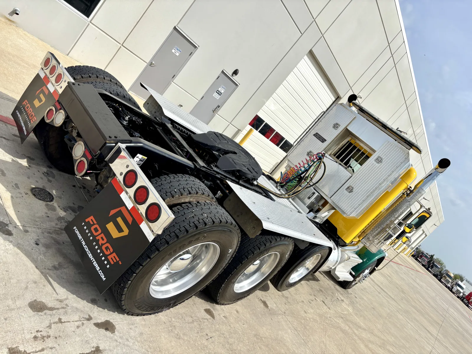 2022 Peterbilt 389 - image 11