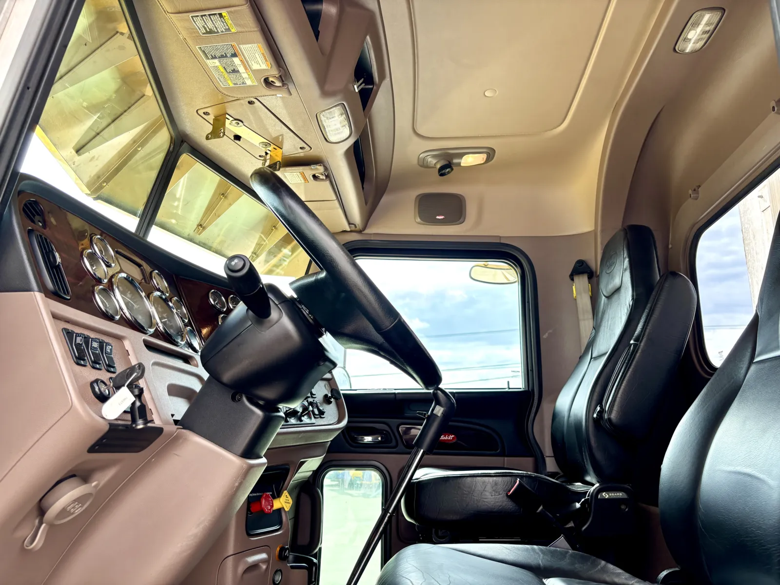 2022 Peterbilt 389 - image 14