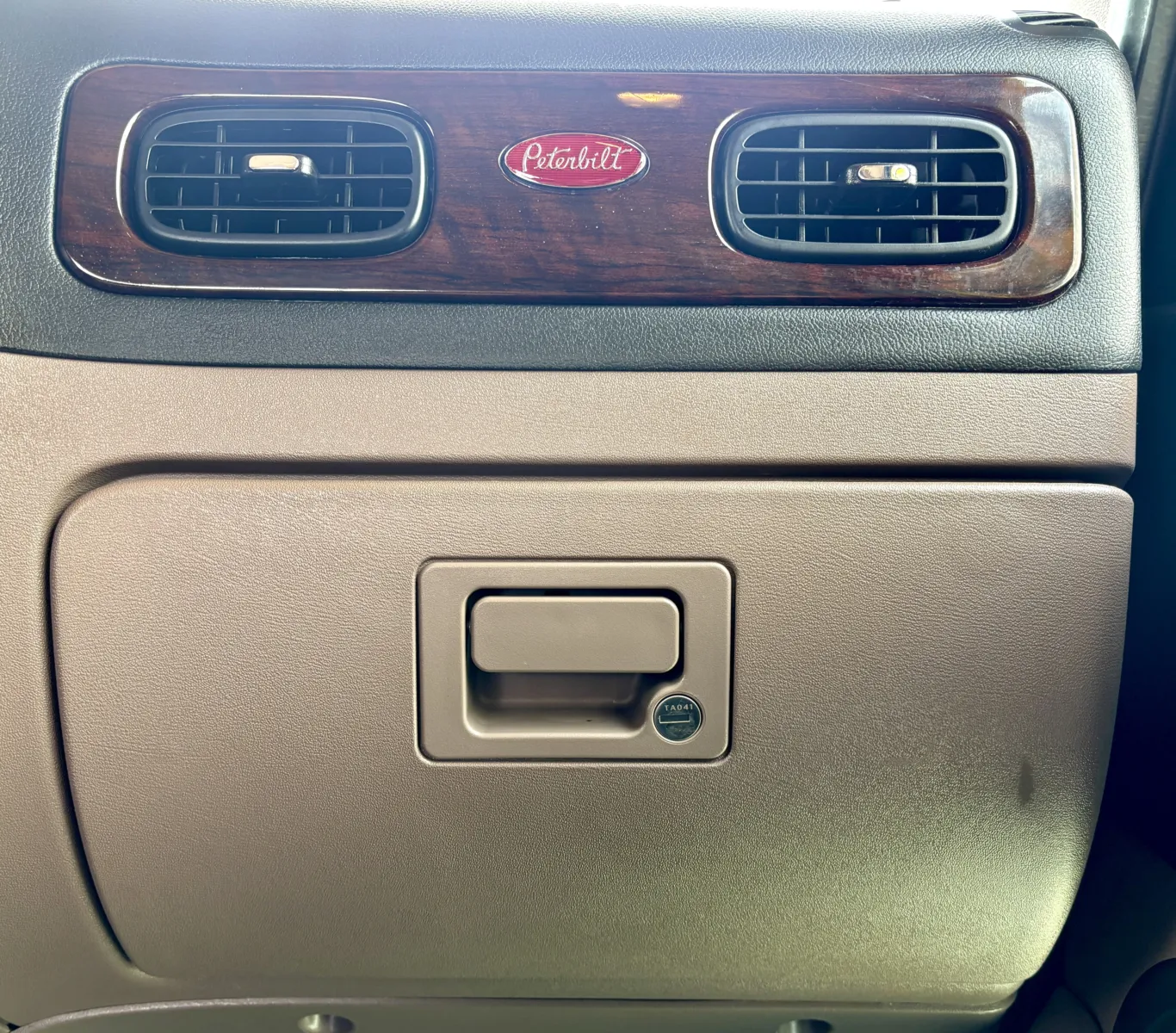 2022 Peterbilt 389 - image 19