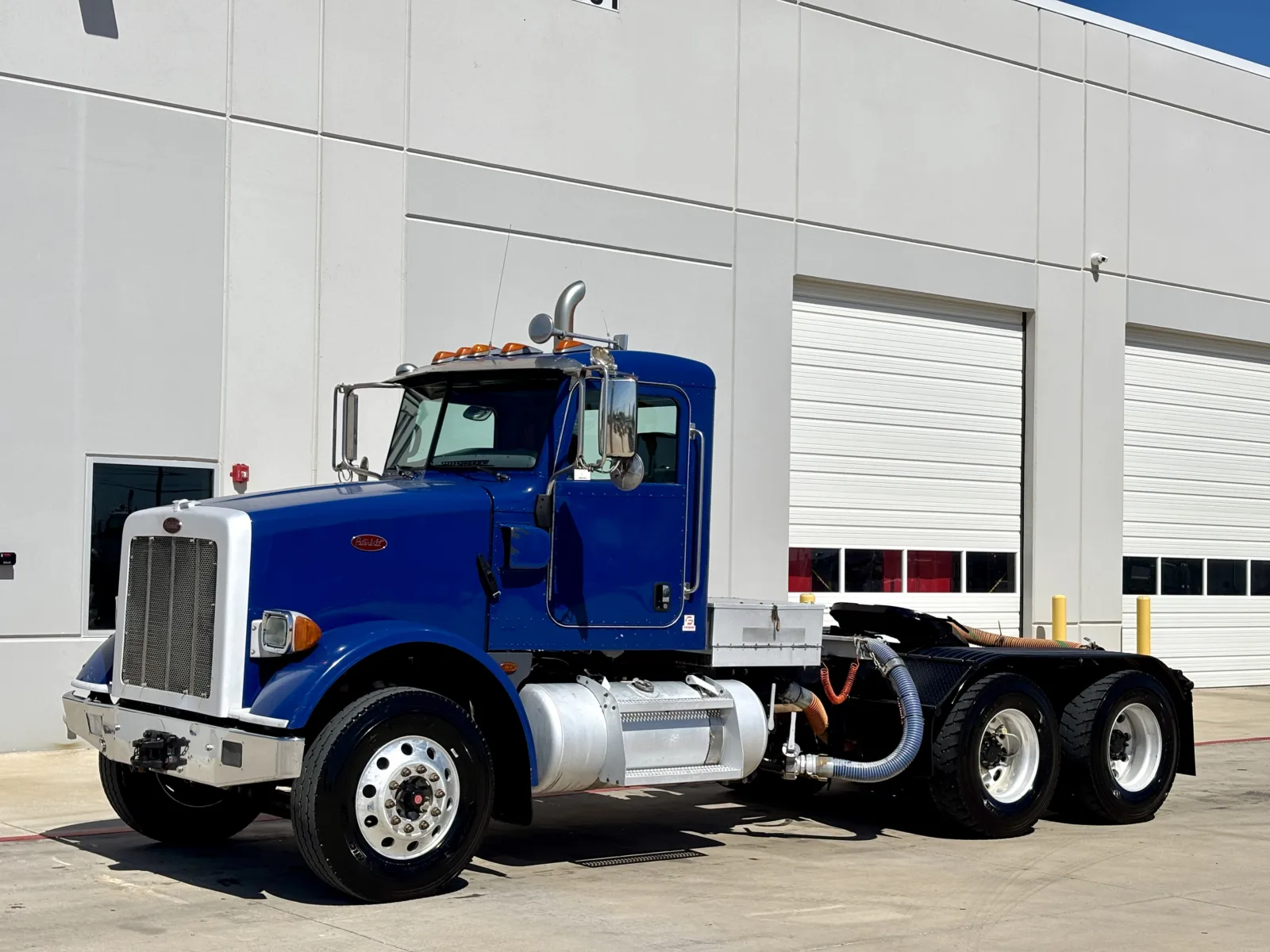 2016 Peterbilt 365 - image 2
