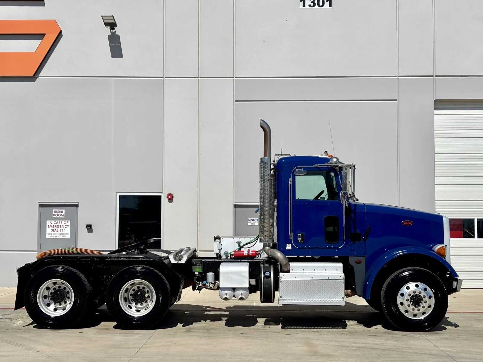 2016 Peterbilt 365 - image 3