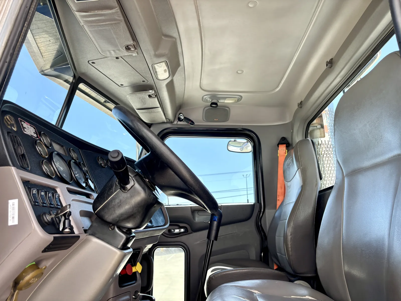 2016 Peterbilt 365 - image 14