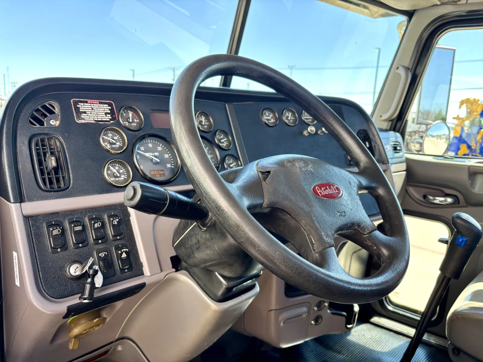2016 Peterbilt 365 - image 15
