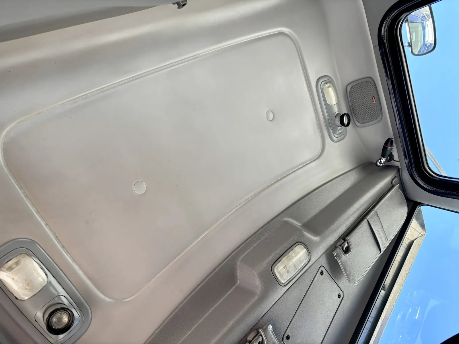 2016 Peterbilt 365 - image 21