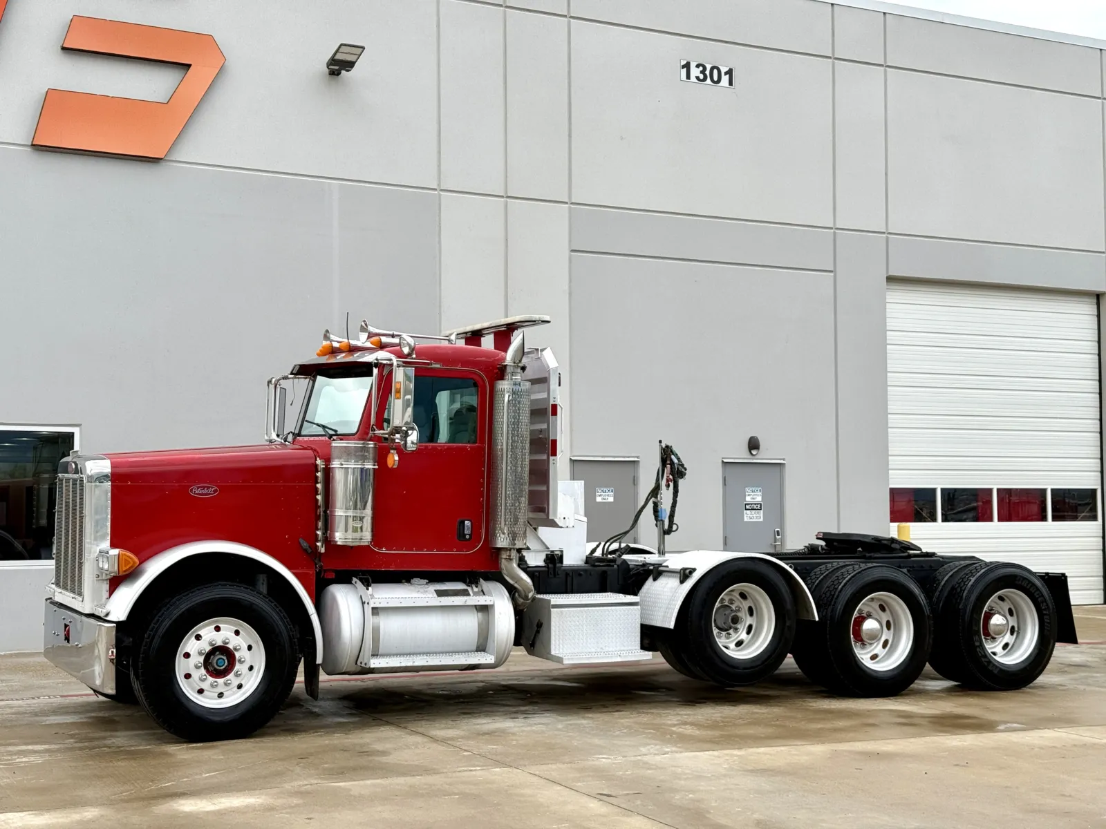 2006 Peterbilt - image 2