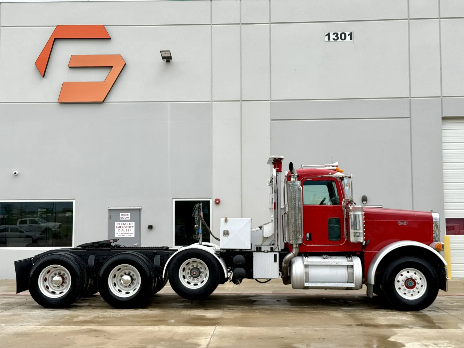 2006 Peterbilt - image 3
