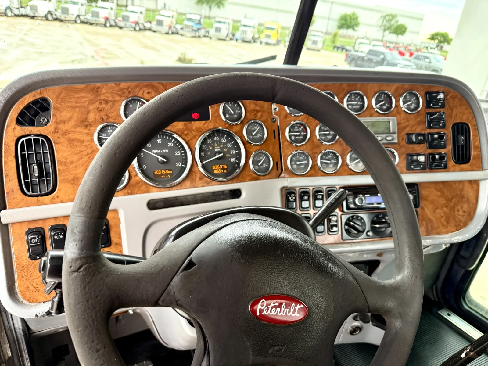 2006 Peterbilt - image 16