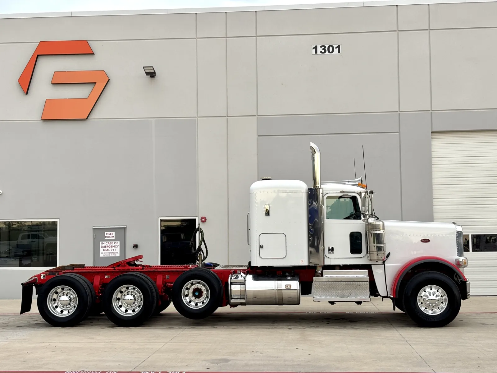 2021 Peterbilt 389 - image 3