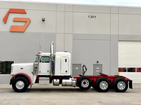 More photos of 2021 PETERBILT 389 at Forge Truck Centers - Texas, TX