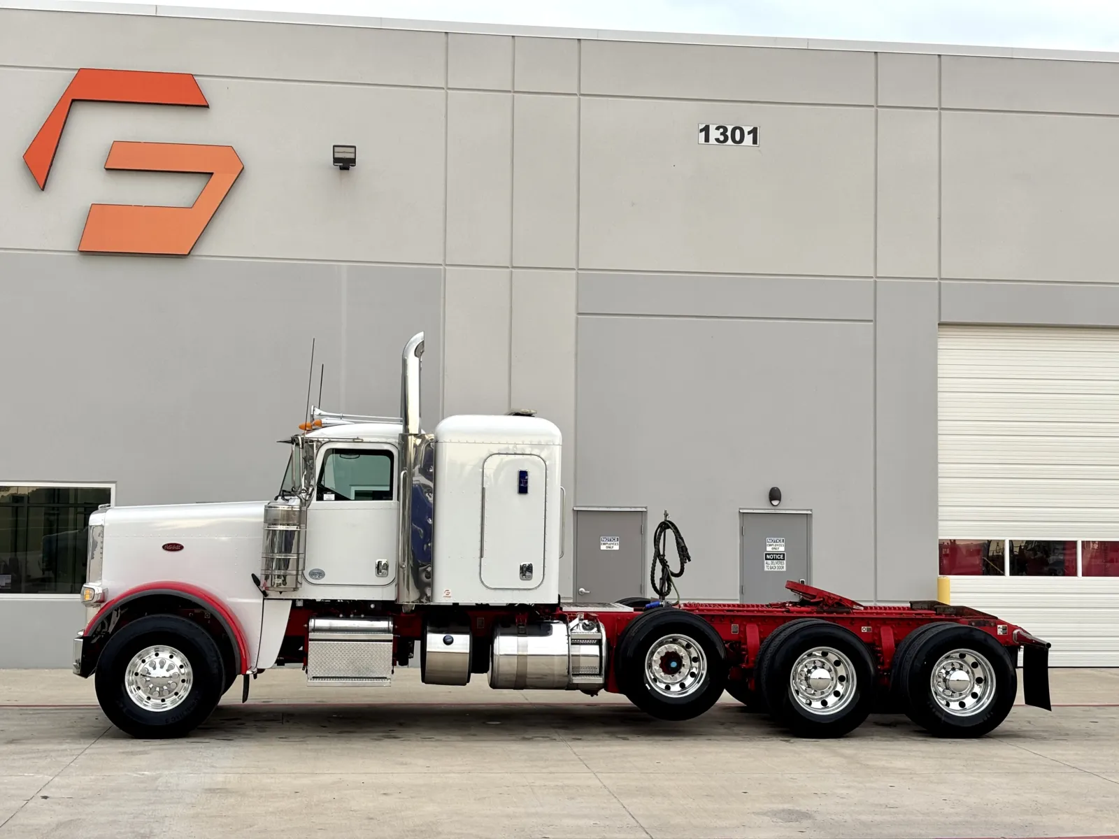 2021 Peterbilt 389 - image 4