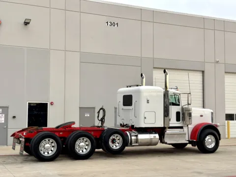 More photos of 2021 PETERBILT 389 at Forge Truck Centers - Texas, TX