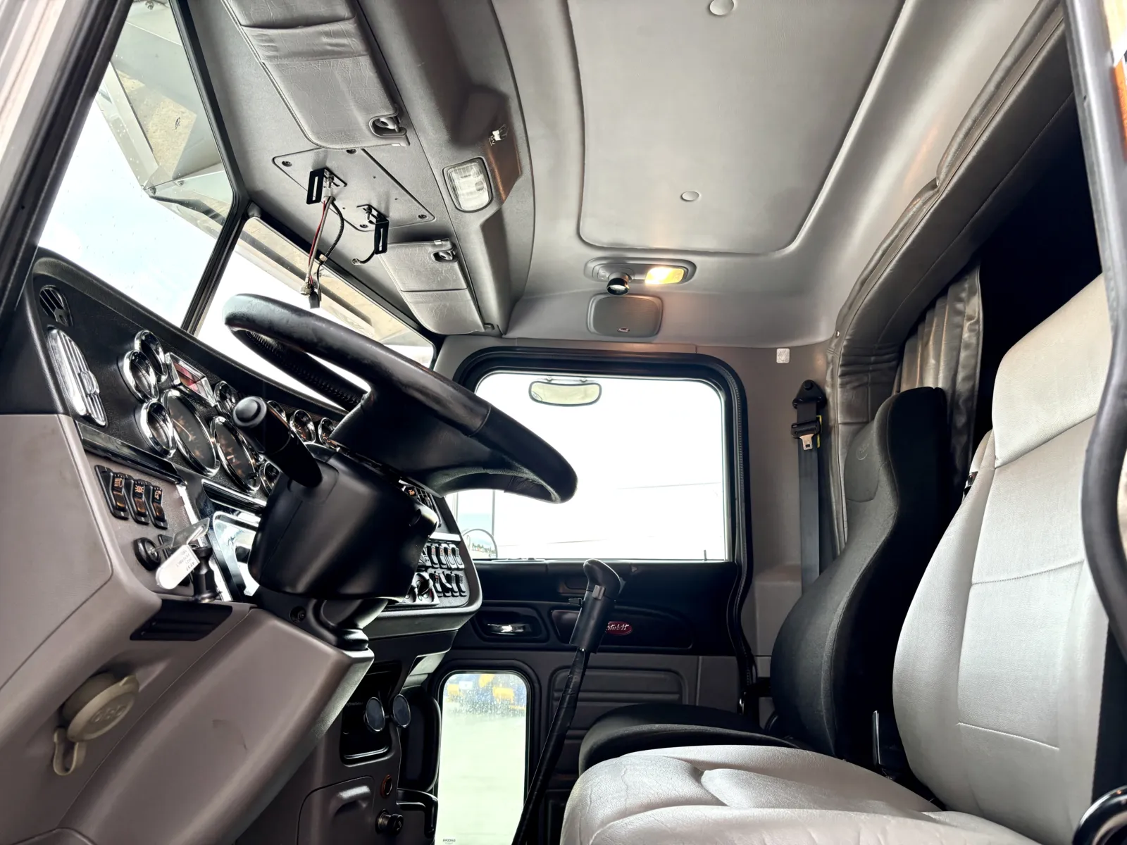 2021 Peterbilt 389 - image 14