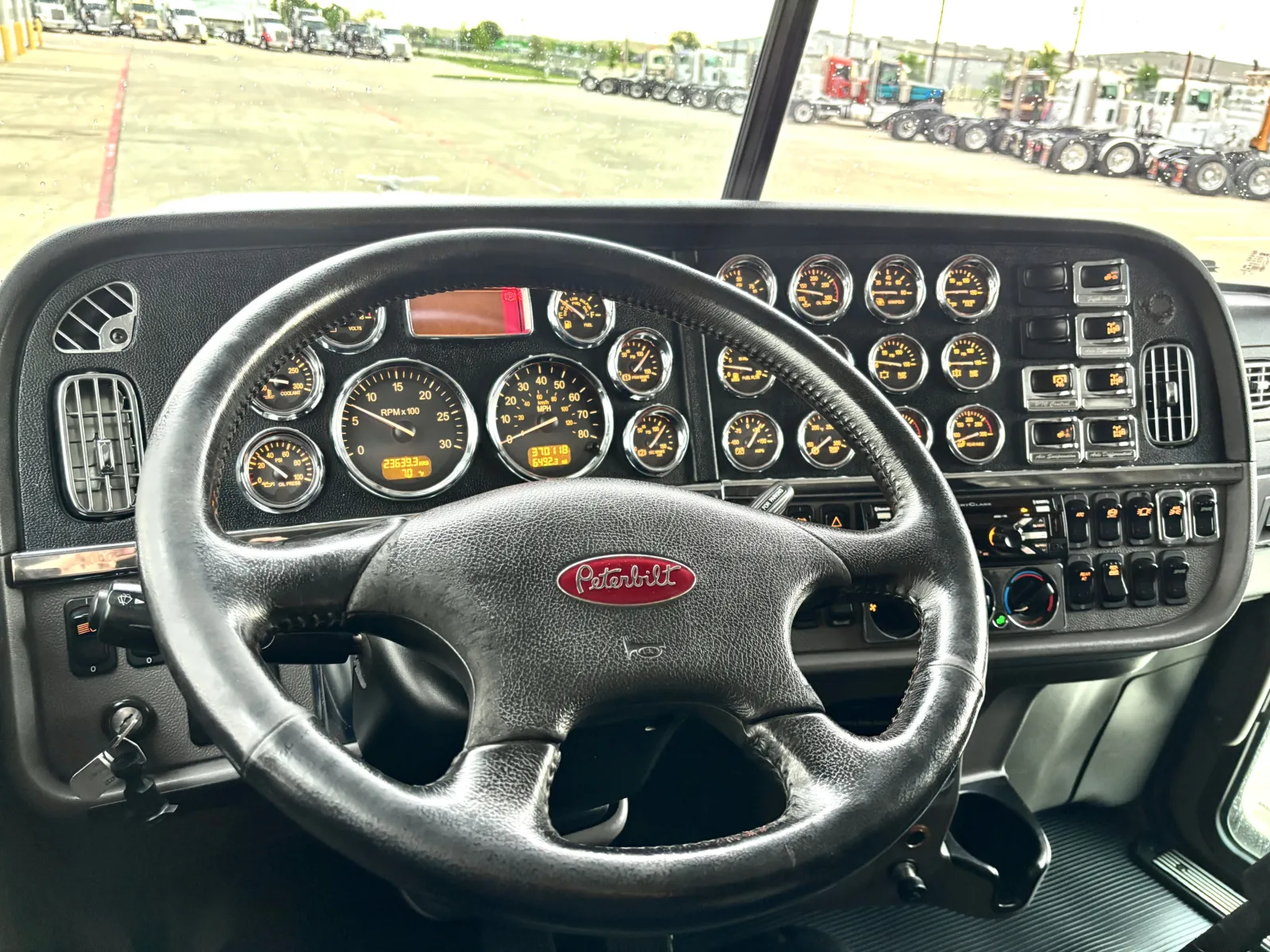 2021 Peterbilt 389 - image 16